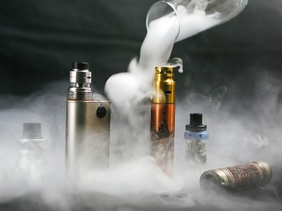 電子煙UV無影膠水案例，聚力膠水粘接強(qiáng)度好無痕跡粘電器好選擇
